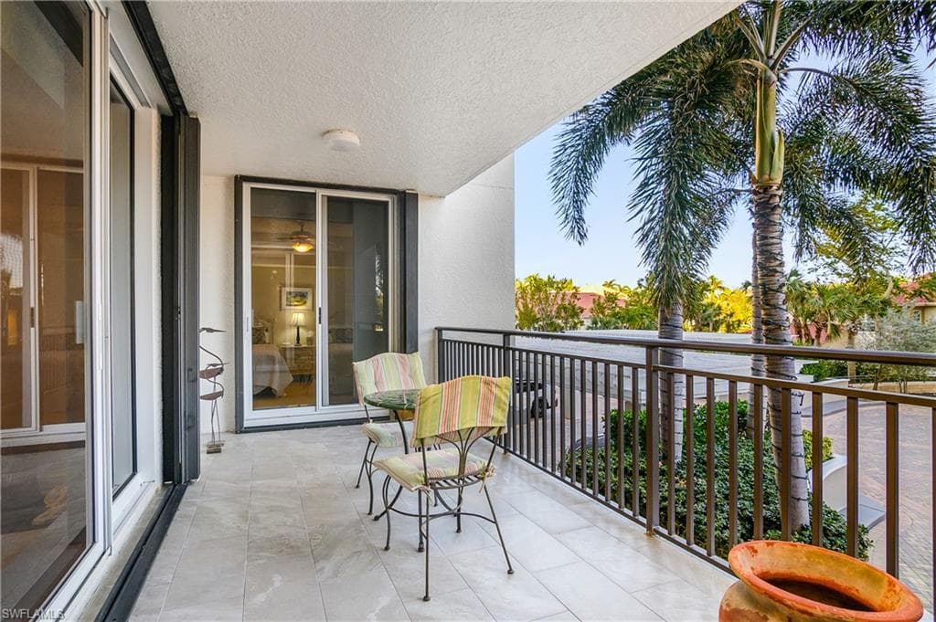 7225 Pelican Bay Blvd 203, Naples, FL 34108-27