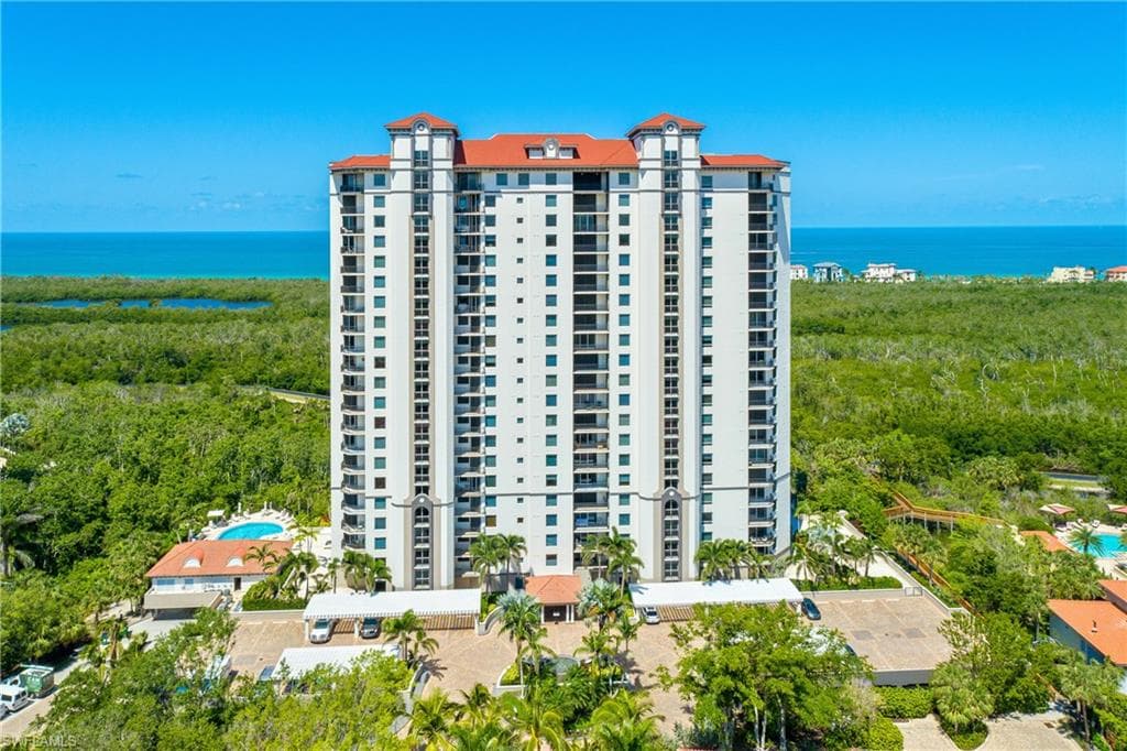 7225 Pelican Bay Blvd 203, Naples, FL 34108-2