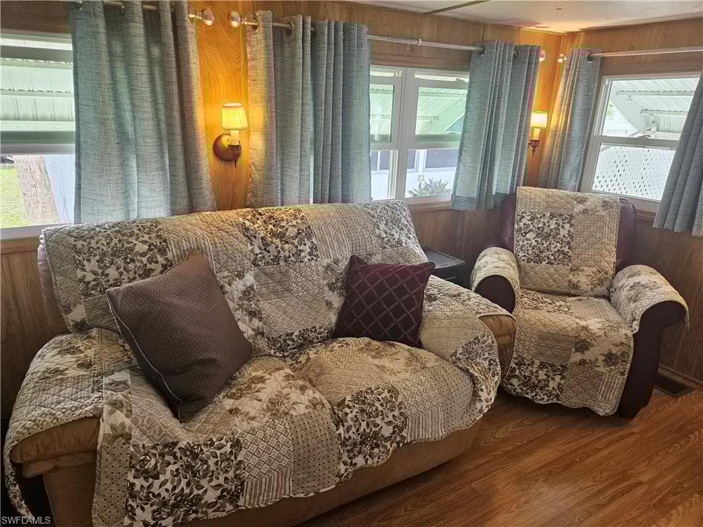 7 Pearl Dr 7p, Naples, FL 34114-12