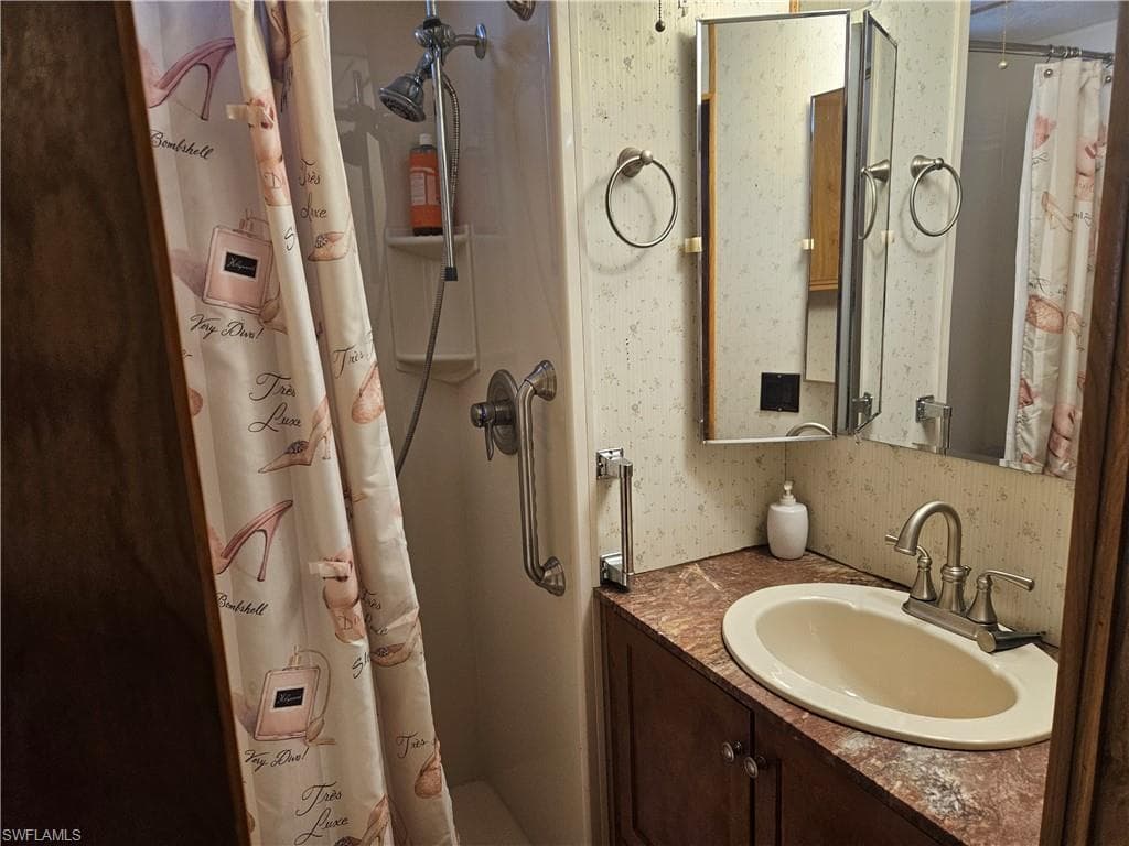 7 Pearl Dr 7p, Naples, FL 34114-6
