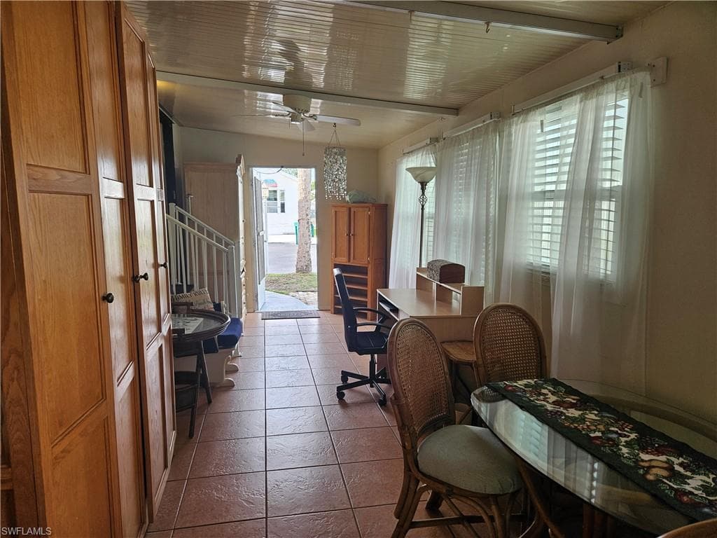 7 Pearl Dr 7p, Naples, FL 34114-7