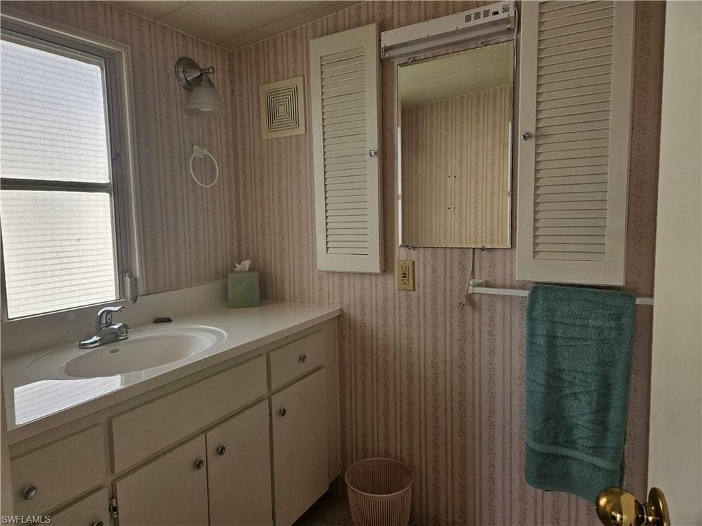 7 Pearl Dr 7p, Naples, FL 34114-8
