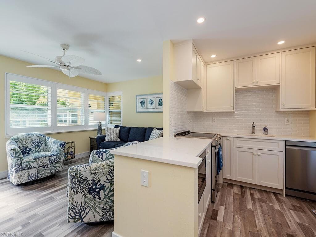 211 8th Ave S 211a, Naples, FL 34102-9