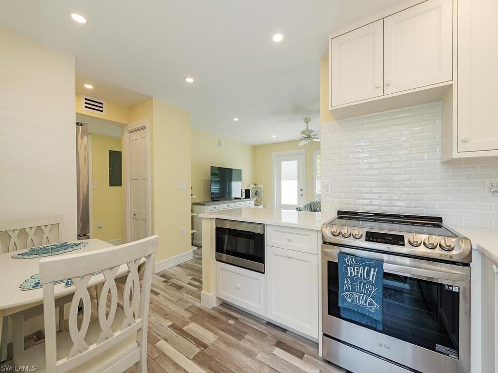 211 8th Ave S 211a, Naples, FL 34102-10