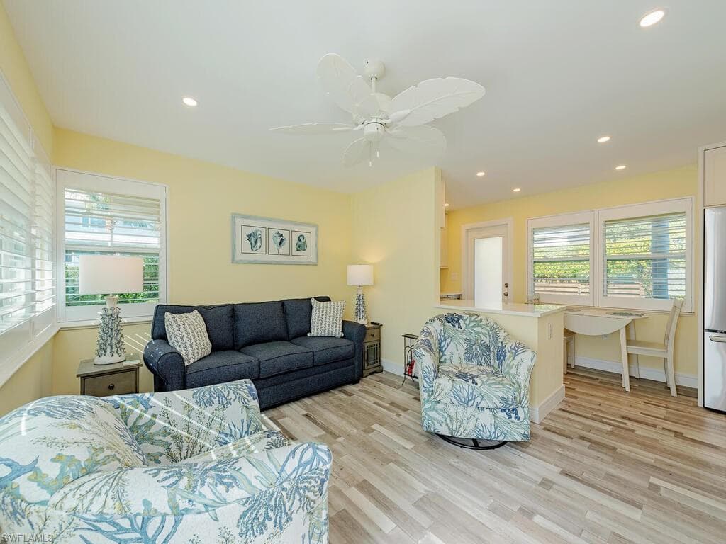 211 8th Ave S 211a, Naples, FL 34102-4