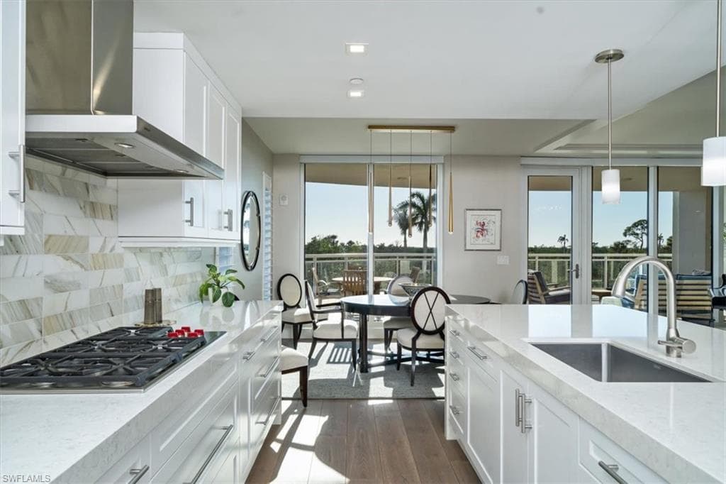 13915 Old Coast Rd 301, Naples, FL 34110-17
