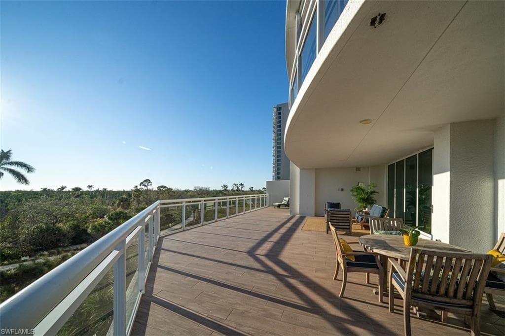 13915 Old Coast Rd 301, Naples, FL 34110-23