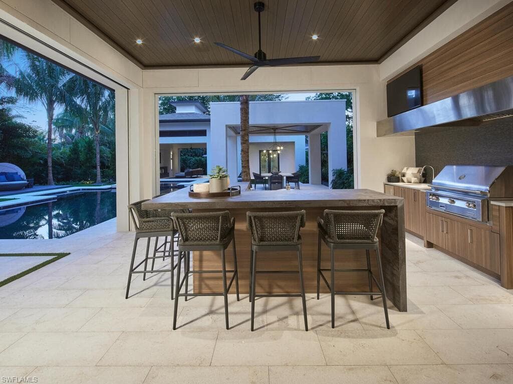 477 3rd St N, Naples, FL 34102-27