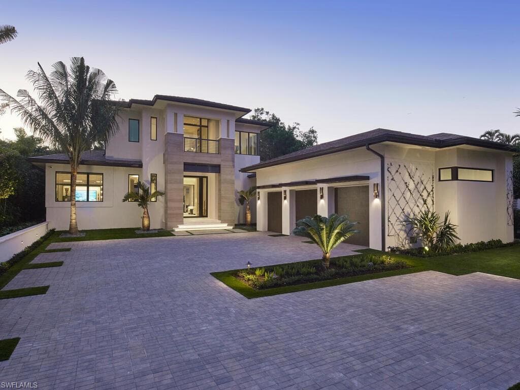 477 3rd St N, Naples, FL 34102-2