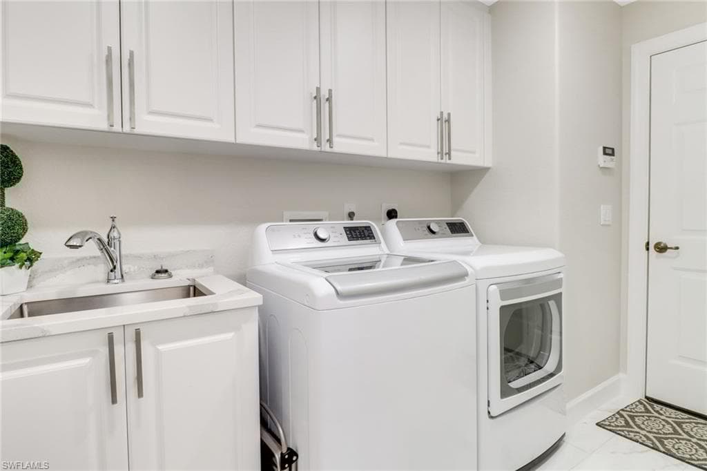 8768 Mustang Island Cir, Naples, FL 34113-21
