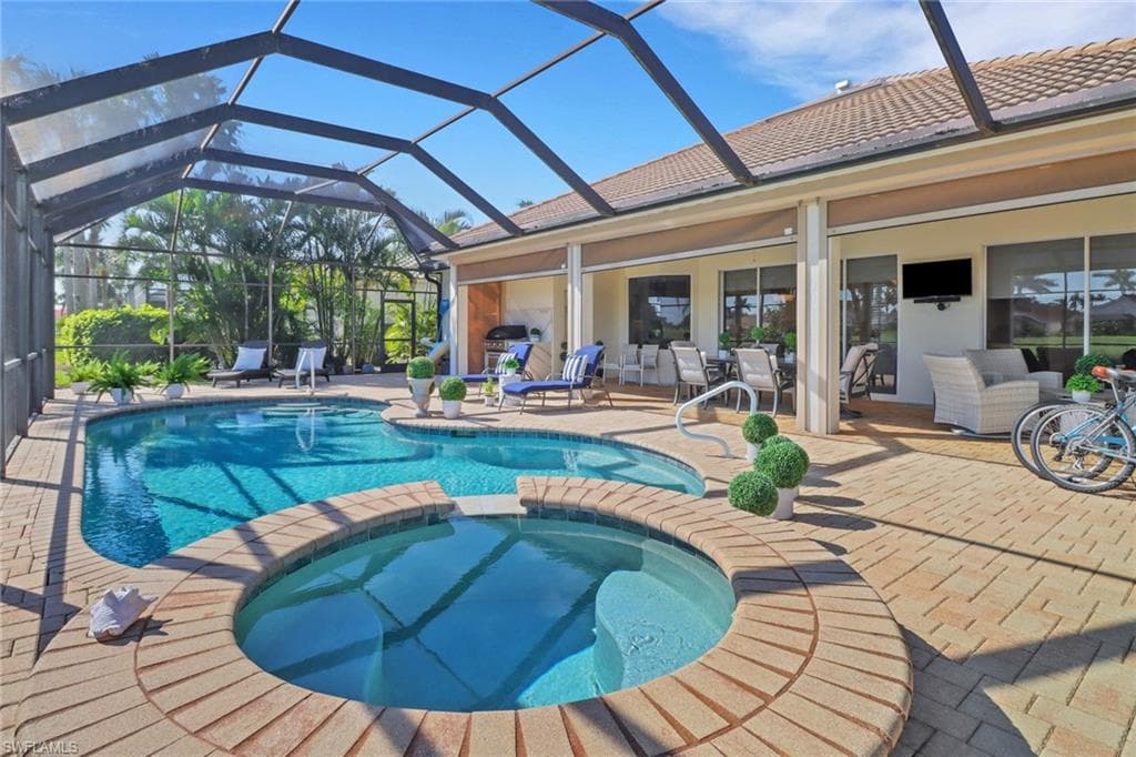 8768 Mustang Island Cir, Naples, FL 34113-22