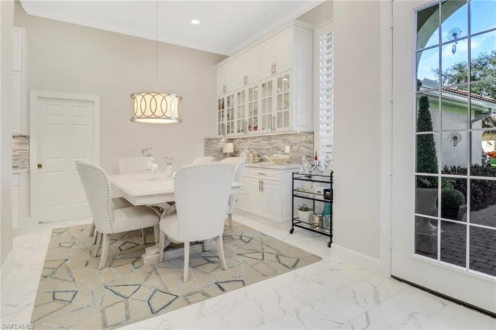 8768 Mustang Island Cir, Naples, FL 34113-3