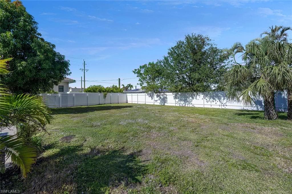 1023 Illinois Dr, Naples, FL 34103-14