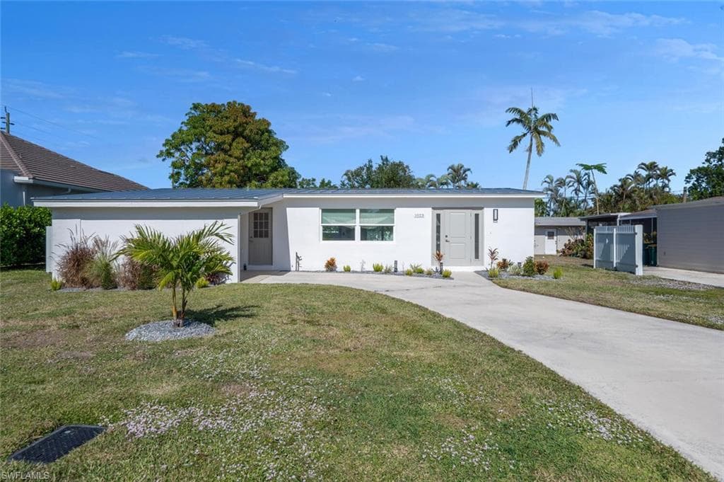 1023 Illinois Dr, Naples, FL 34103-16
