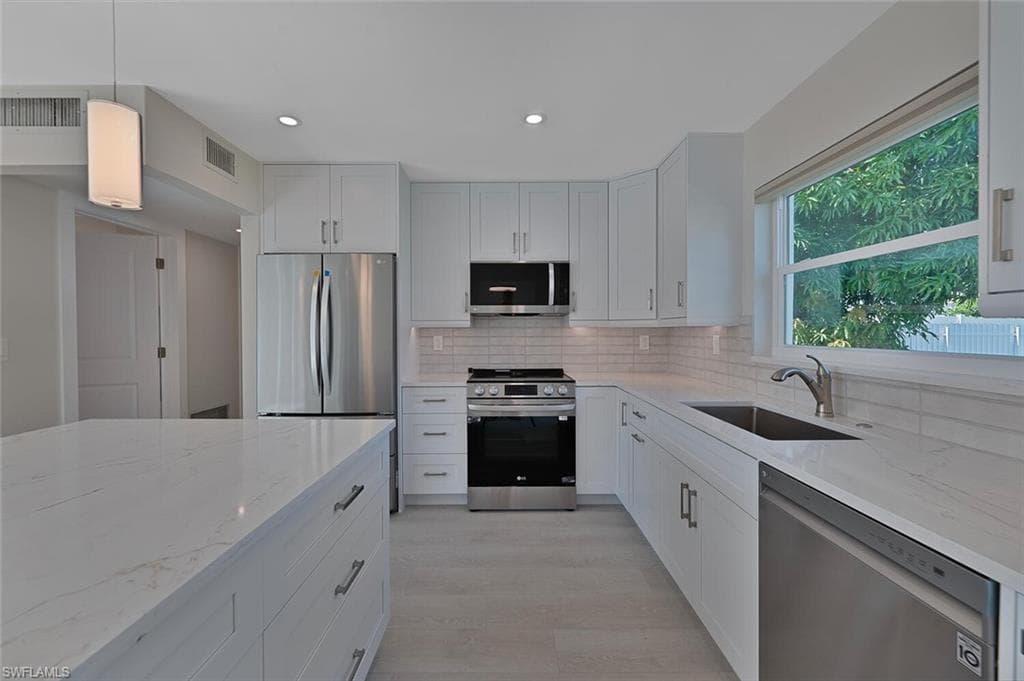 1023 Illinois Dr, Naples, FL 34103-1