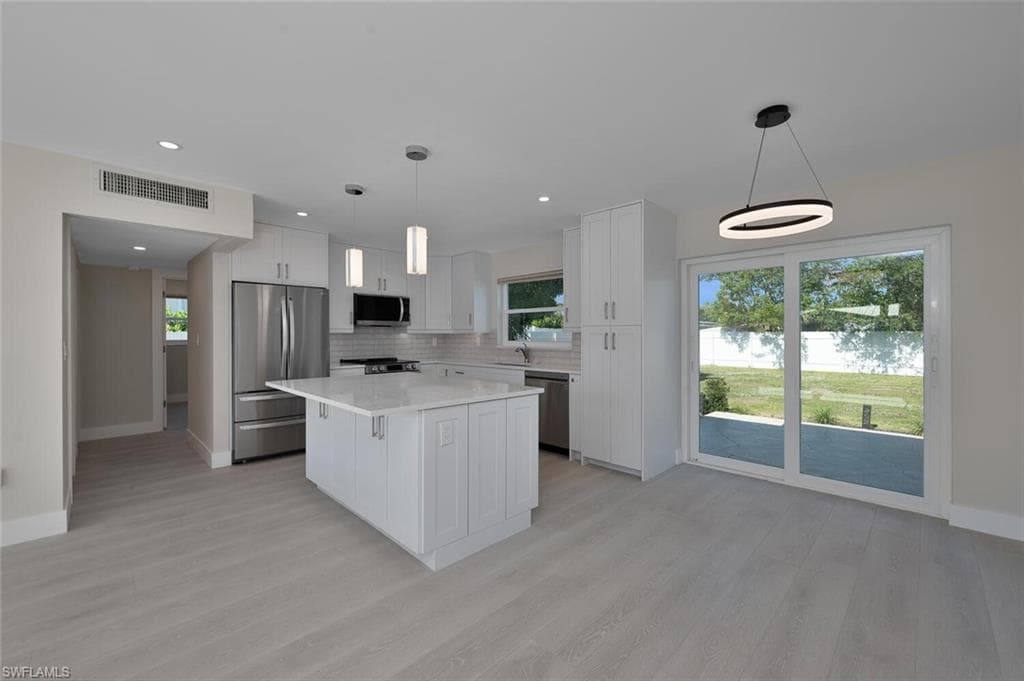 1023 Illinois Dr, Naples, FL 34103-3
