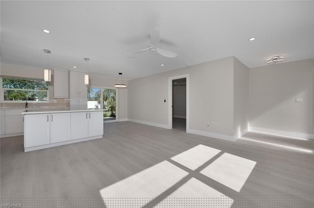1023 Illinois Dr, Naples, FL 34103-5