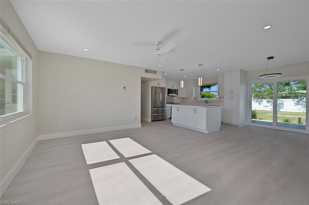 1023 Illinois Dr, Naples, FL 34103-6