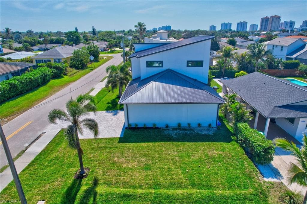 596 97th Ave N, Naples, FL 34108-4