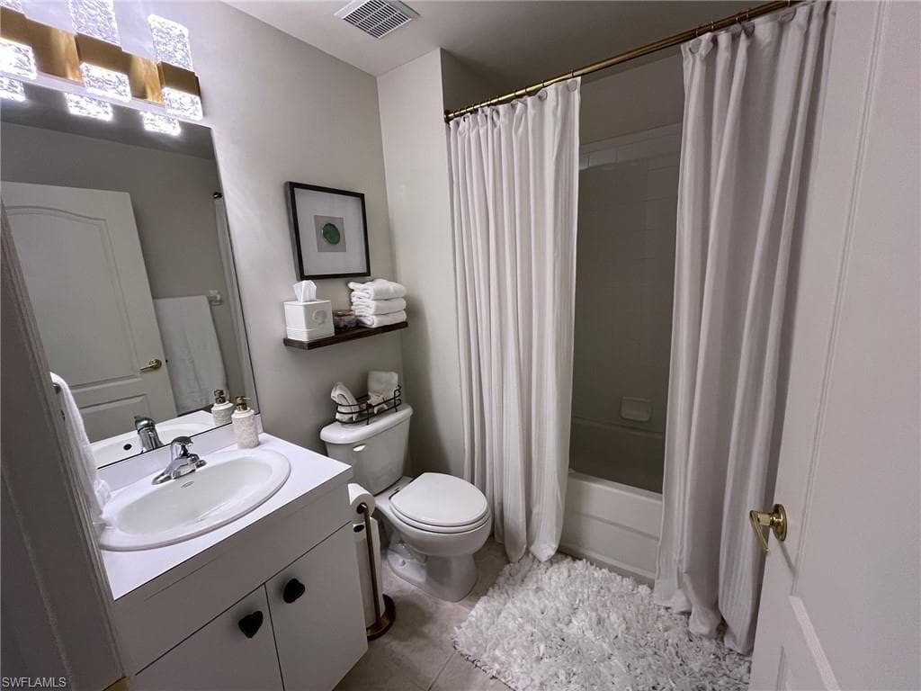 2805 Cypress Trace Cir 204, Naples, FL 34119-21