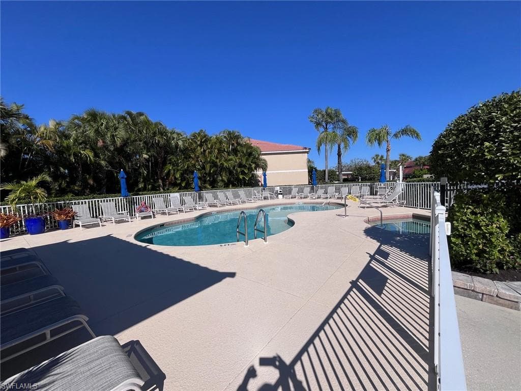 2805 Cypress Trace Cir 204, Naples, FL 34119-29