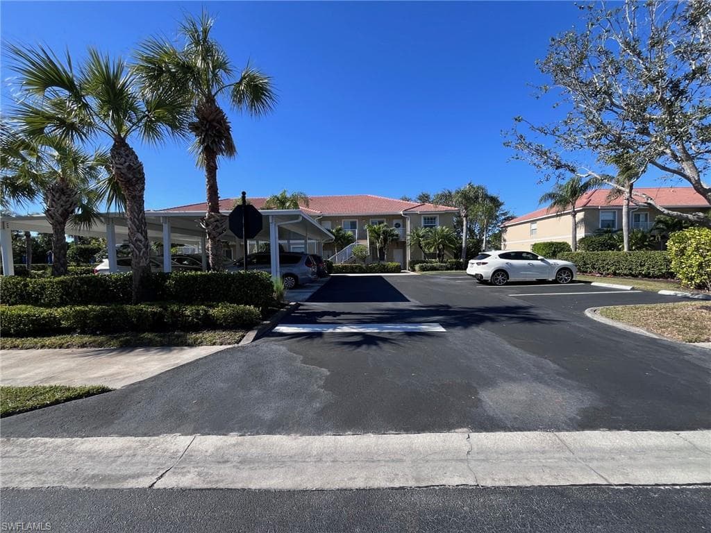 2805 Cypress Trace Cir 204, Naples, FL 34119-33