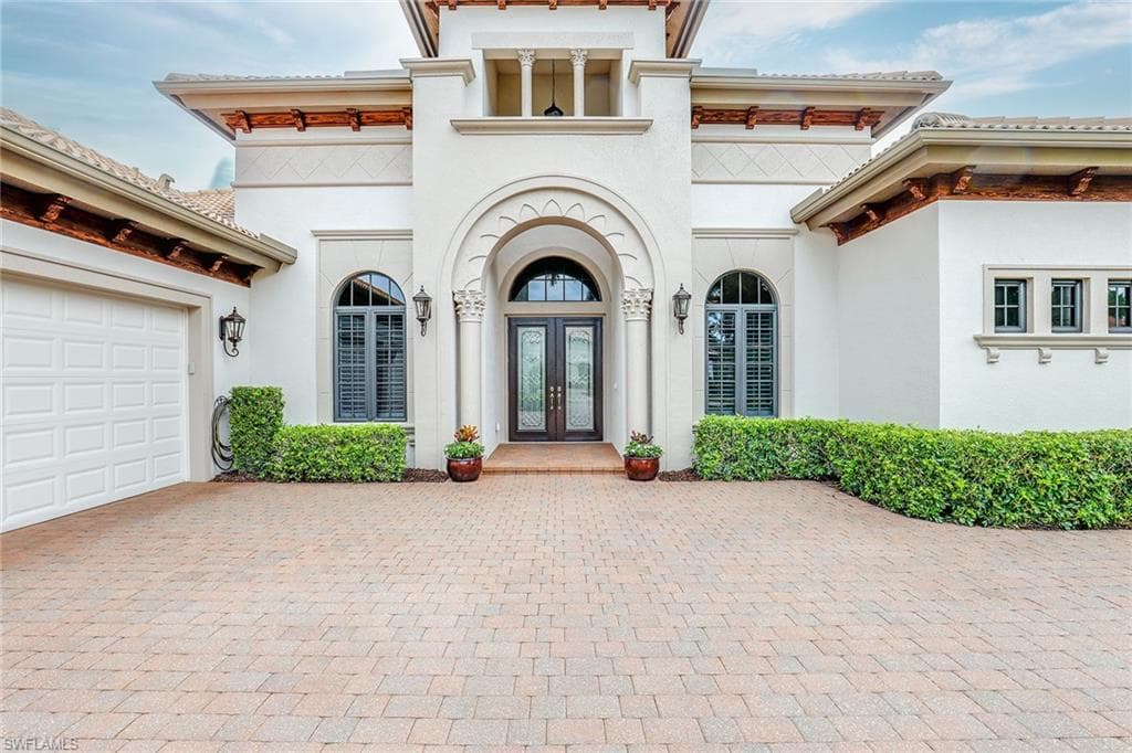 7440 Byrons Way, Naples, FL 34113-4