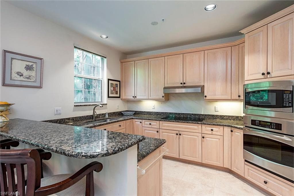 157 Colonade Cir, Naples, FL 34103-9