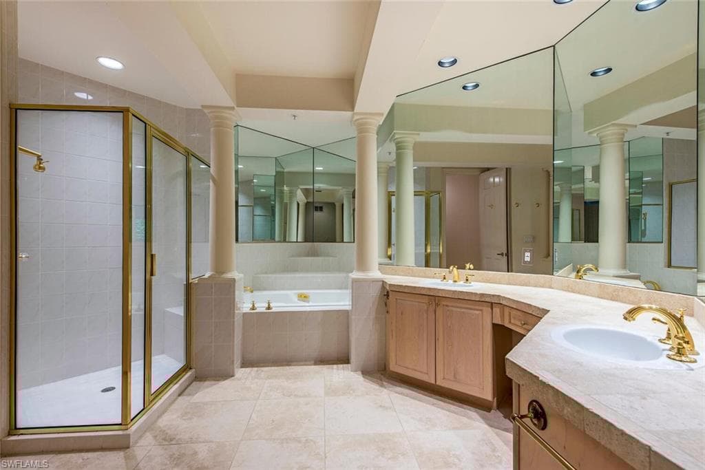 157 Colonade Cir, Naples, FL 34103-13
