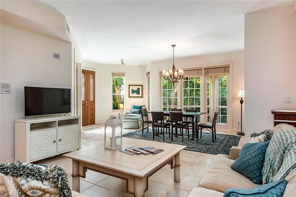 157 Colonade Cir, Naples, FL 34103-3