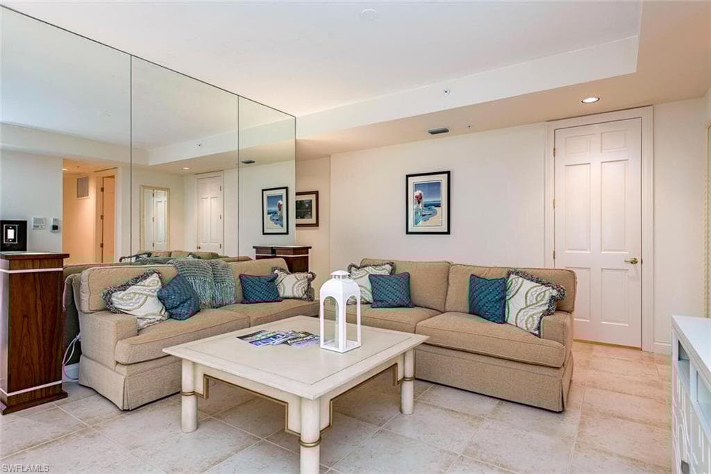 157 Colonade Cir, Naples, FL 34103-4