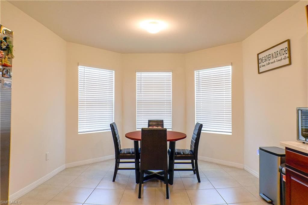 226 4th Ter, Cape Coral, FL 33993-11