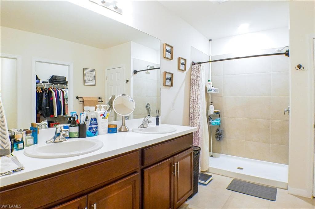 226 4th Ter, Cape Coral, FL 33993-16