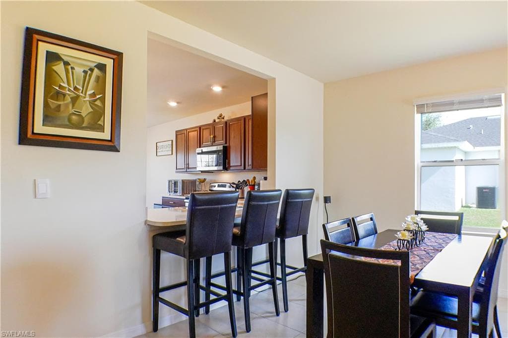 226 4th Ter, Cape Coral, FL 33993-1
