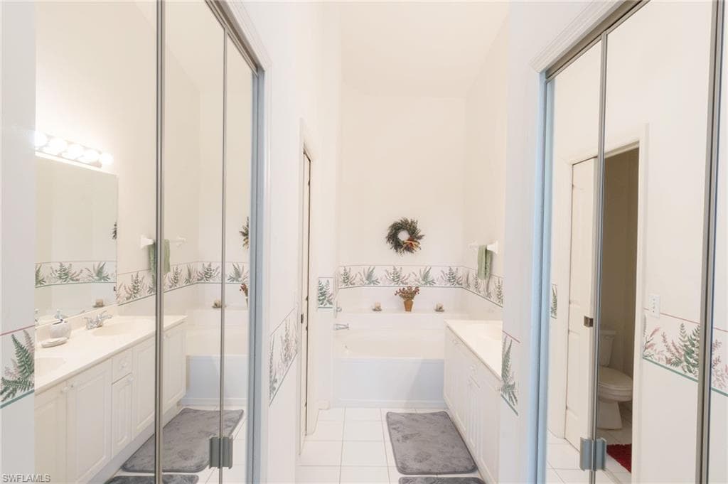13100 Hamilton Harbour Dr G11, Naples, FL 34110-15
