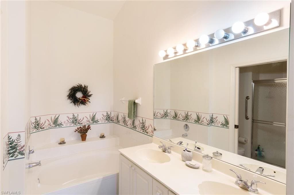 13100 Hamilton Harbour Dr G11, Naples, FL 34110-16