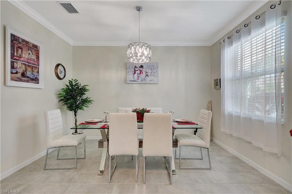 2122 Hamlin St, Naples, FL 34120-4