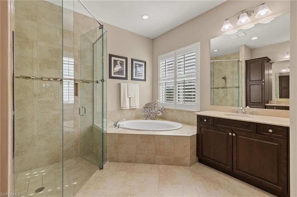 4926 Andros Dr, Naples, FL 34113-16