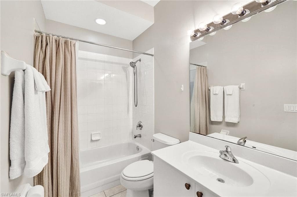 8330 Whisper Trace Way D204, Naples, FL 34114-8