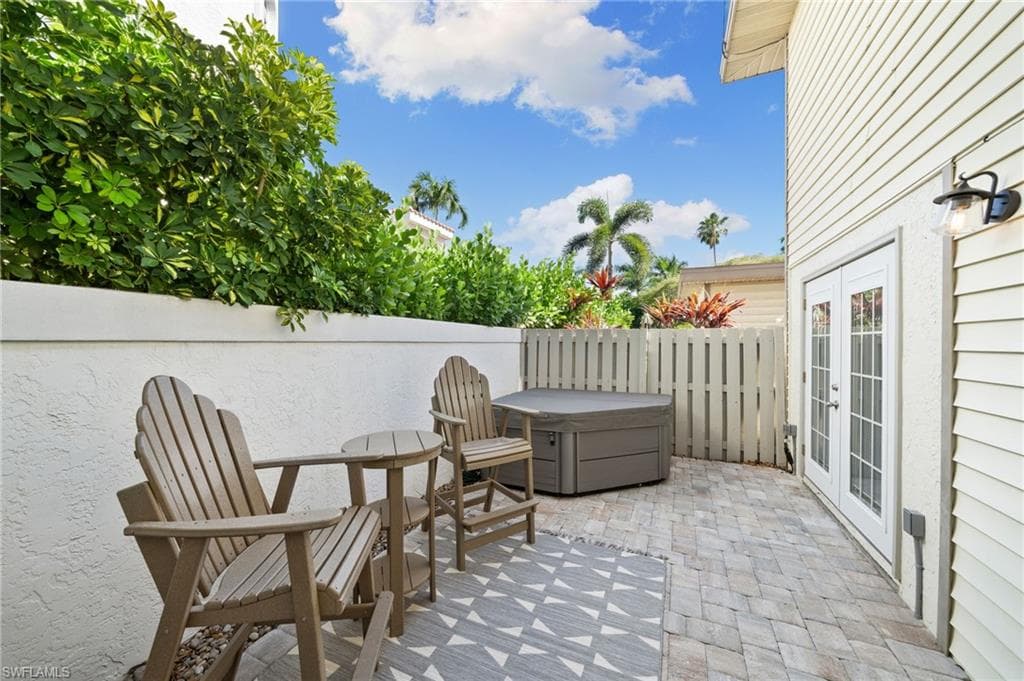 185 4th St S 2, Naples, FL 34102-13