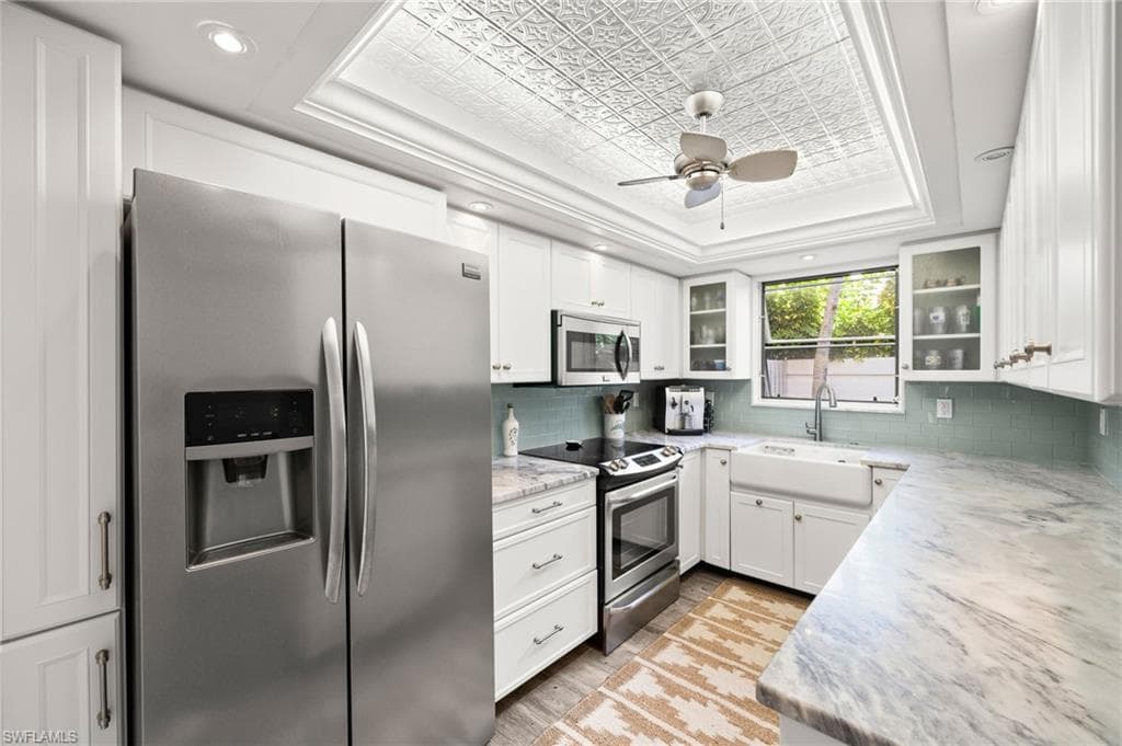 185 4th St S 2, Naples, FL 34102-17