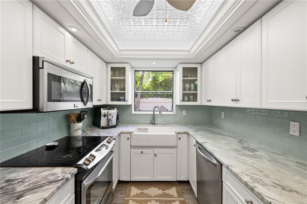 185 4th St S 2, Naples, FL 34102-18
