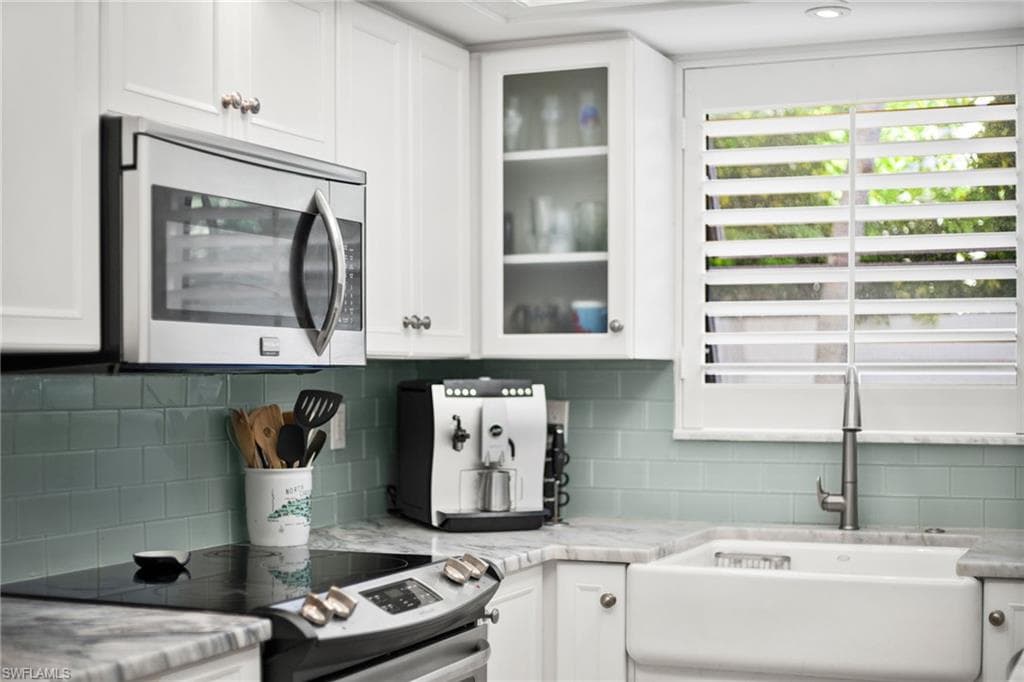 185 4th St S 2, Naples, FL 34102-19