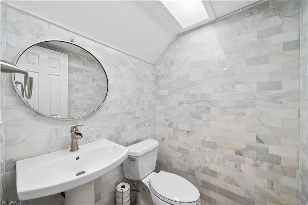 185 4th St S 2, Naples, FL 34102-22