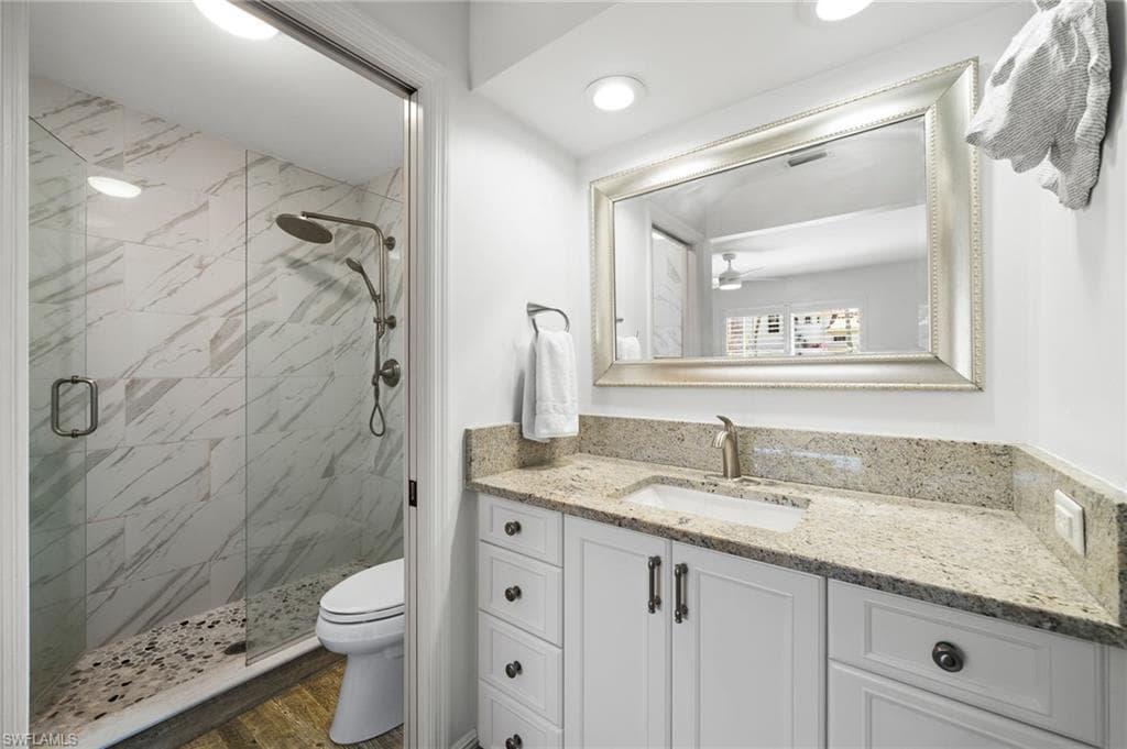 185 4th St S 2, Naples, FL 34102-26