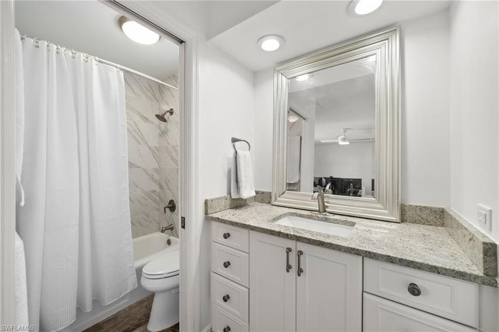 185 4th St S 2, Naples, FL 34102-30