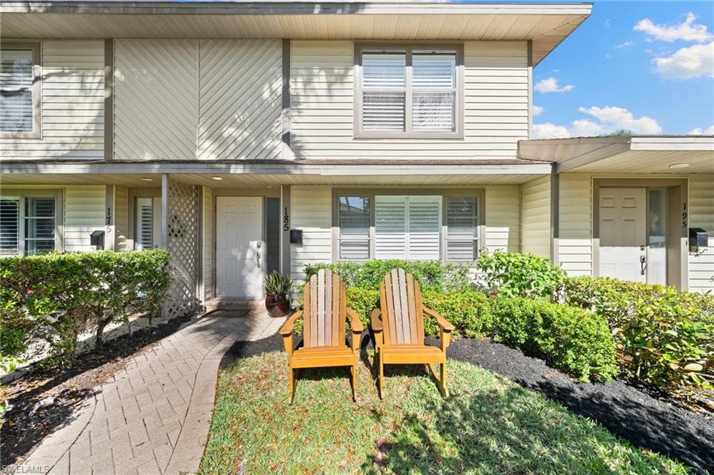 185 4th St S 2, Naples, FL 34102-34