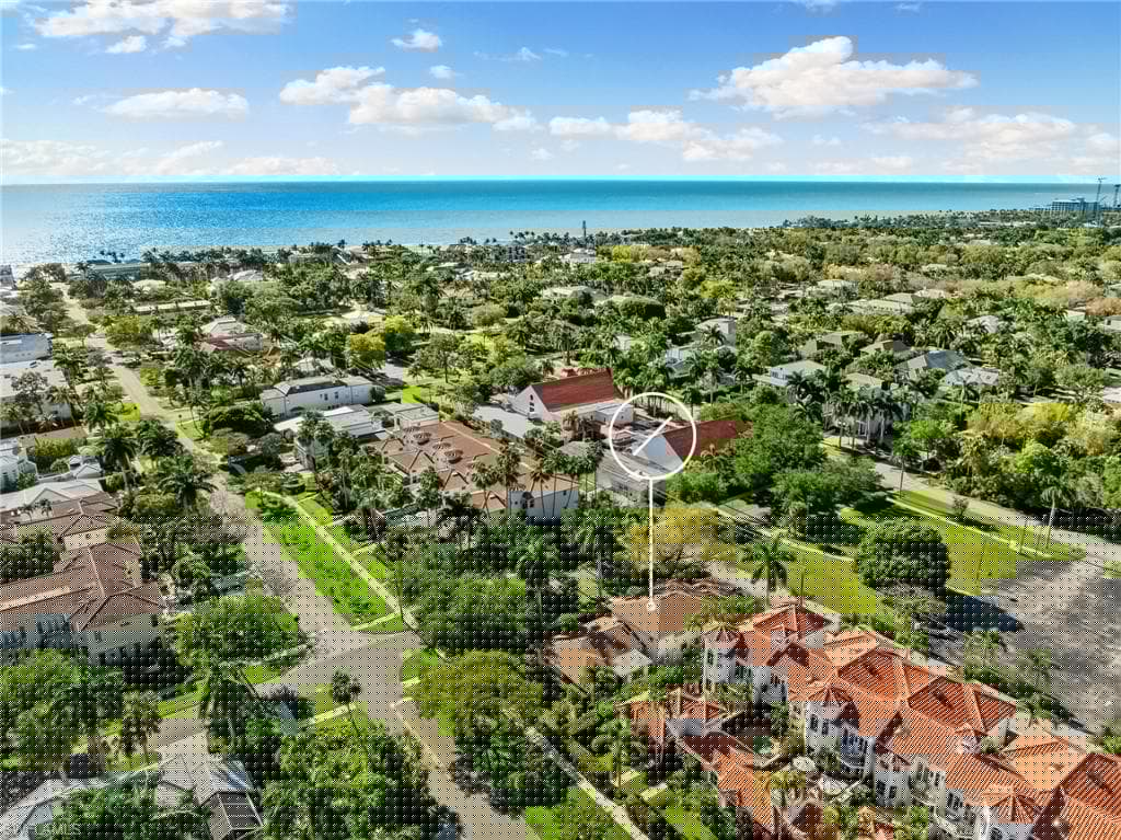 185 4th St S 2, Naples, FL 34102-35