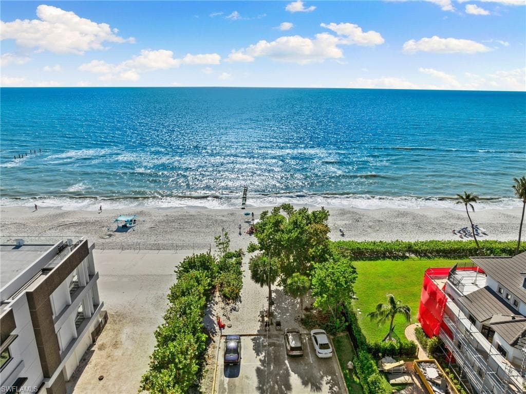 185 4th St S 2, Naples, FL 34102-37