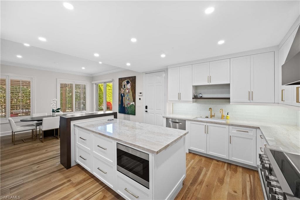 334 8th Ave S 7, Naples, FL 34102-11
